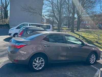 Usata Toyota Corolla 132 CV (97 kW) 2017 Beige Berlina