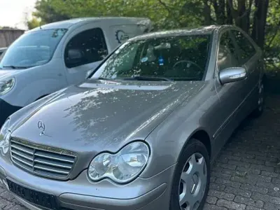 Gebraucht Mercedes C180 Avantgarde 143 PS (105 kW) 2006 Silber Limousine