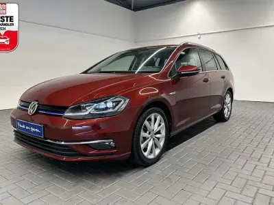 Gebraucht VW Golf VII Highline 131 PS (96 kW) 2020 Rot Kombi