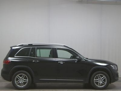 Mercedes GLB220