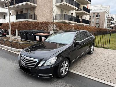 Gebraucht Mercedes E220 Avantgarde 170 PS (125 kW) 2012 Schwarz Limousine