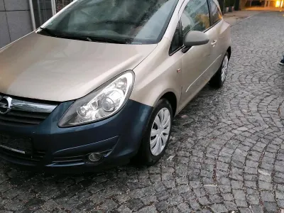 Usado Opel Corsa 70 CV (51 kW) 2006 Dorado Utilitario