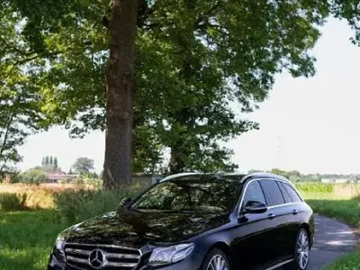 Gebraucht Mercedes E220 AMG line 194 PS (142 kW) 2016 Schwarz Limousine