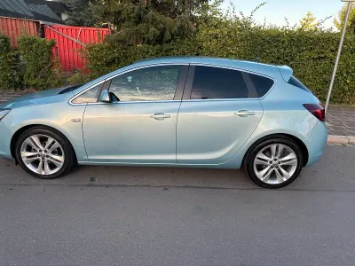 Gebraucht Opel Astra Cosmo 116 PS (85 kW) 2010 Grau Kleinwagen