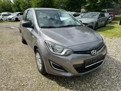 Gebraucht Hyundai i20 Edition 86 PS (63 kW) 2014 Grau Kleinwagen