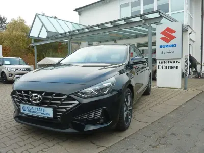 Gebraucht Hyundai i30 Trend 160 PS (117 kW) 2023 Schwarz Limousine
