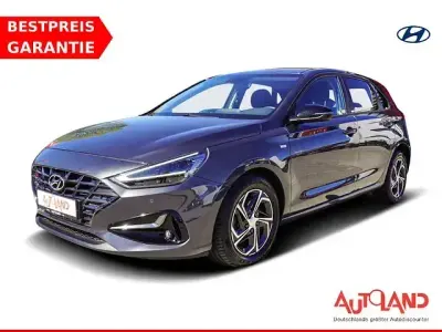Gebraucht Hyundai i30 Intro Edition 160 PS (117 kW) 2021 Dark knight / mic Limousine