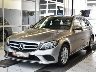 Gebraucht Mercedes C180 122 PS (89 kW) 2019 Mojavesilber Kombi