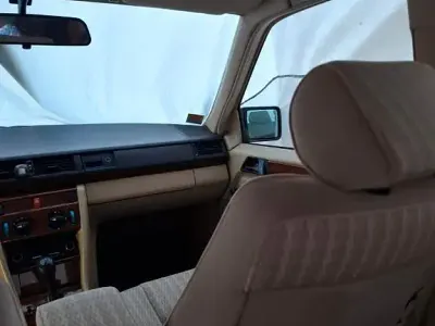 Gebraucht Mercedes 230 132 PS (97 kW) 1990 Rot Limousine