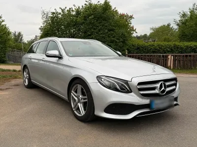 Używany Mercedes E220 194 KM (142 kW) 2018 Srebrny Kombi