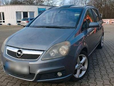 Usata Opel Zafira 150 CV (110 kW) 2005 Grigio Monovolume