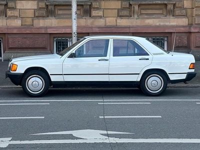 Gebraucht Mercedes 190 120 PS (88 kW) 1984 Weiß Limousine