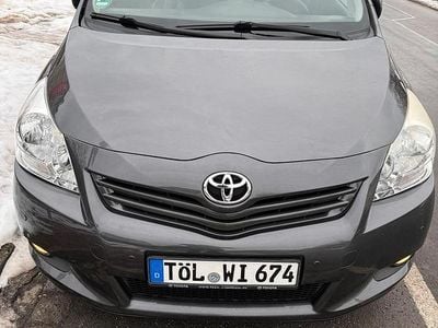 Gebraucht Toyota Verso 200 PS (147 kW) 2012 Grau Van / Kleinbus