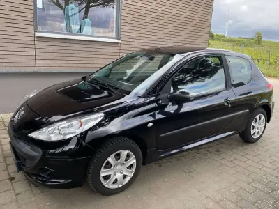 Gebraucht Peugeot 206 75 PS (55 kW) 2009 Schwarz Limousine