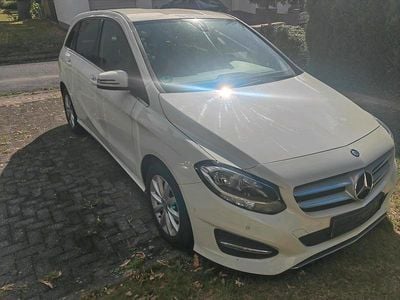 Gebraucht Mercedes B180 109 PS (80 kW) 2015 Weiß Van / Kleinbus