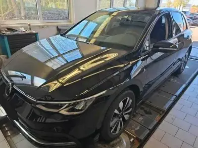 Gebraucht VW Golf VIII Move 150 PS (110 kW) 2023 Schwarz Limousine