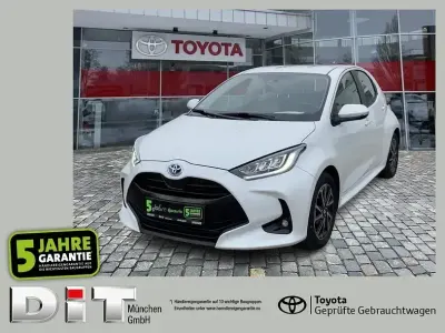 Gebraucht Toyota Yaris Team 116 PS (85 kW) 2022 Weiß Kleinwagen