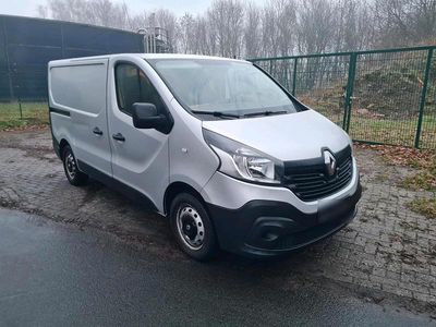 Gebraucht Renault Trafic 116 PS (85 kW) 2016 Silber Van / Kleinbus