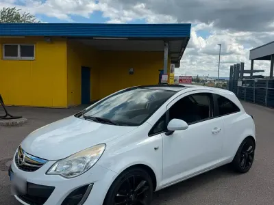 Gebraucht Opel Corsa Edition 104 PS (76 kW) 2012 Weiß Kleinwagen