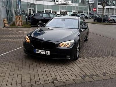 Grau Gebraucht 2010 BMW 740 Limousine | 13.999 € (Etwas zu teuer)