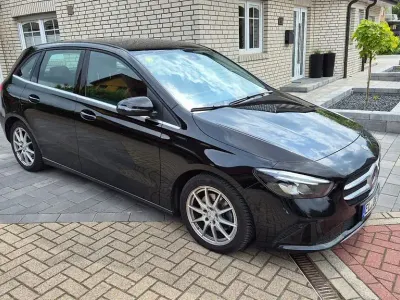 Gebraucht Mercedes B200 150 PS (110 kW) 2021 Schwarz Kleinwagen