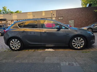 Gebraucht Opel Astra Cosmo 179 PS (131 kW) 2010 Grau Limousine
