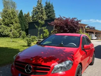Gebraucht Mercedes A180 122 PS (89 kW) 2012 Rot Kleinwagen