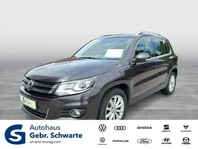 Gebraucht VW Tiguan LOUNGE 140 PS (102 kW) 2015 Grau SUV
