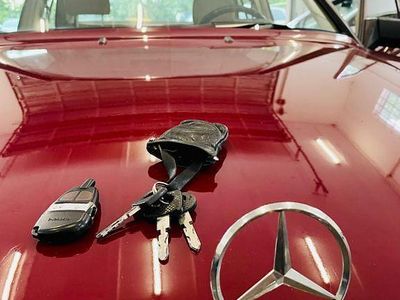 Gebraucht Mercedes E300 180 PS (132 kW) 1989 Rot Limousine