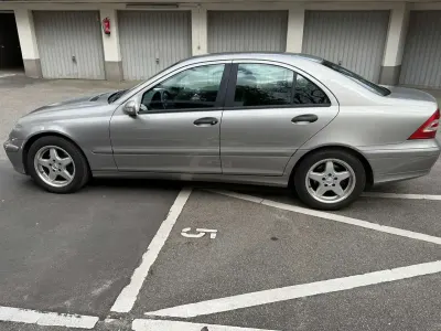 Gebraucht Mercedes C200 Classic 163 PS (119 kW) 2006 Gold Limousine