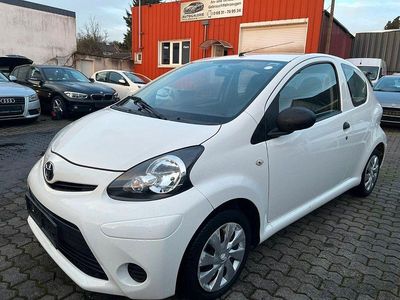 Gebraucht Toyota Aygo Basis 68 PS (50 kW) 2013 Weiß Kleinwagen