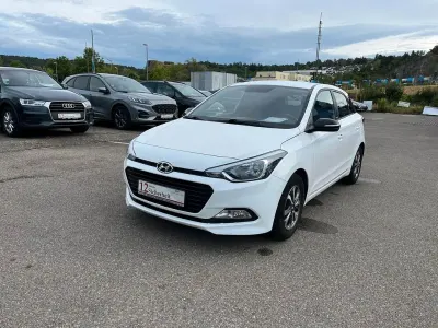 Gebraucht Hyundai i20 Passion 84 PS (61 kW) 2018 Weiß Limousine