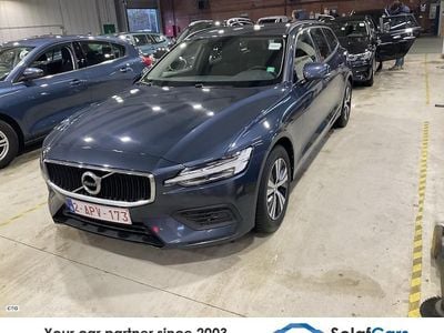 Blau Gebraucht 2021 Volvo V60 Momentum Kombi | 13.552 € (Guter Preis)