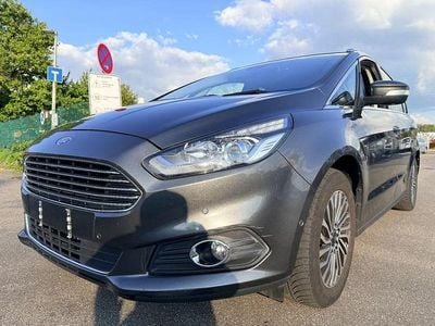 Grau Gebraucht 2019 Ford S-MAX Titanium Van / Kleinbus | 15.999 € (Guter Preis)