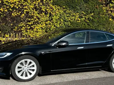 Käytetty Tesla Model S 235 kW (320 HP) 2017 Musta Viistoperä