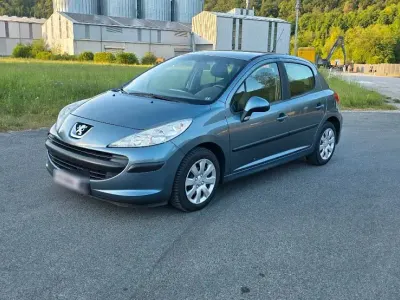 Gebraucht Peugeot 207 90 PS (66 kW) 2008 Blau Limousine