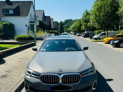 Gebraucht BMW 545e 394 PS (289 kW) 2020 Andere farben Limousine