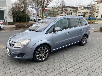 Gebraucht Opel Zafira Innovation 125 PS (91 kW) 2011 Silber Van / Kleinbus
