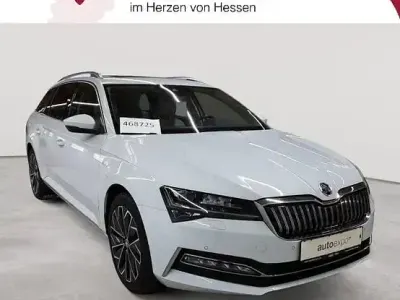 Gebraucht Skoda Superb LAURIN & KLEMENT 156 PS (114 kW) 2022 Weiß Kombi
