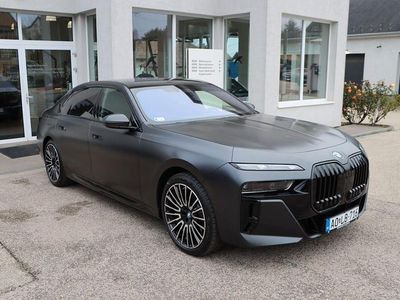 Gebraucht BMW 740 Sport Line 299 PS (219 kW) 2025 Schwarz Limousine