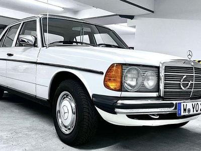Weiß Gebraucht 1978 Mercedes 240 Limousine | 17.800 €