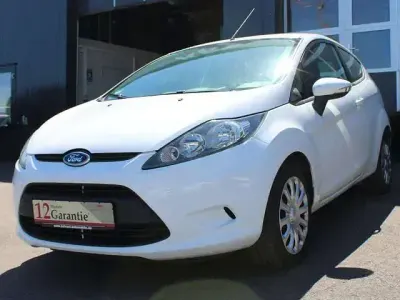 Gebraucht Ford Fiesta Trend 60 PS (44 kW) 2011 Frostweiß Kleinwagen