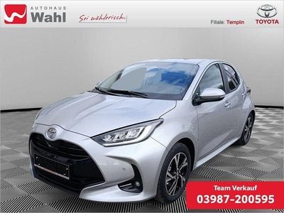 Neu Toyota Yaris Hybrid 116 PS (85 kW) 2025 Silber Limousine