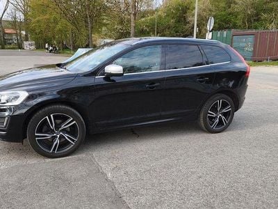 Second-hand Volvo XC60 R-Design 190 CP (139 kW) 2016 Negru SUV