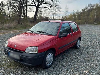 Second-hand Renault Clio 54 CP (39 kW) 1997 Roșu Hatchback
