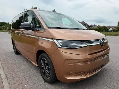 Gebraucht VW Multivan Style 150 PS (110 kW) 2024 Orange Van / Kleinbus