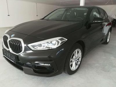 Gebraucht BMW 118 Sport Line 140 PS (102 kW) 2020 Saphir schwarz Kleinwagen