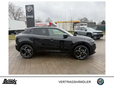 Uusi Alfa Romeo Junior Ti 136 HP (100 kW) 2026 Musta Katumaasturi