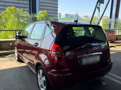 Używany Mercedes A170 Avantgarde 121 KM (88 kW) 2007 Czerwony Hatchback