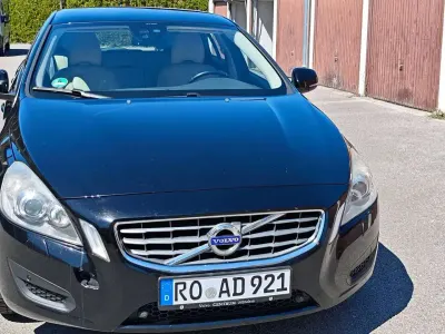 Używany Volvo V60 Momentum 163 KM (119 kW) 2012 Czarny Kombi